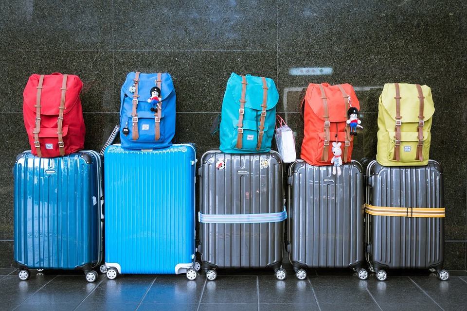 Mekkora bőrönd fér az árba? - Ezek az aktuális légitársasági poggyász szabályzatok